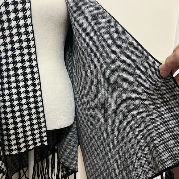 Metric New York Knits Houndstooth Cardigan - Picture 5 of 10